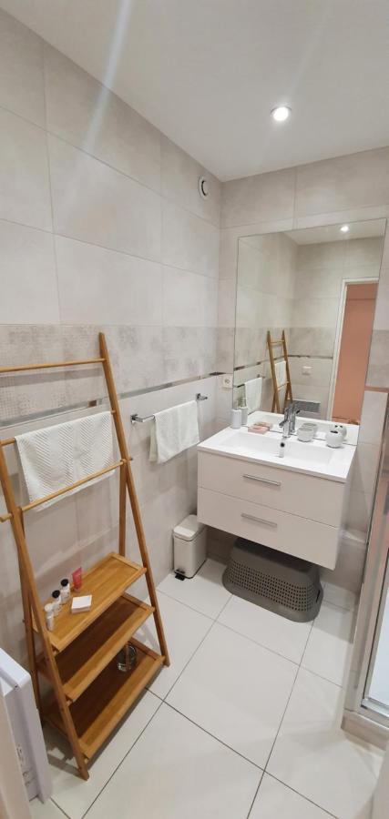 Le Lodge, T2 classé 3 étoiles avec jardin, parking, piscine&mer à 2 pas Menton Exterior foto