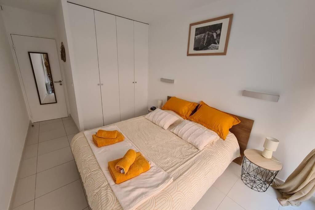 Le Lodge, T2 classé 3 étoiles avec jardin, parking, piscine&mer à 2 pas Menton Exterior foto